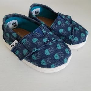 Toms Tiny Shoes